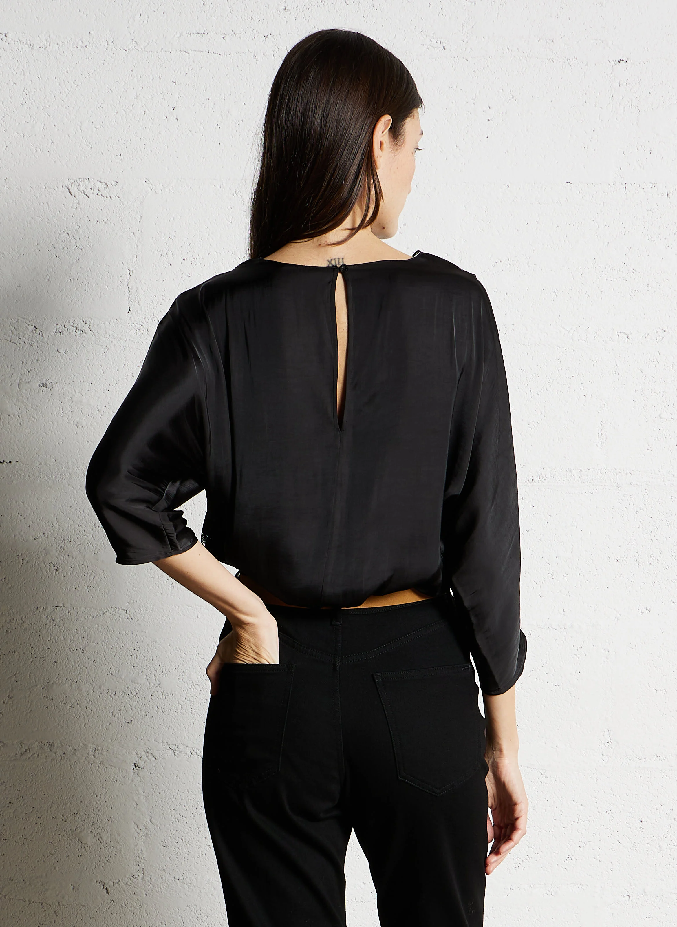 Blouse col rond droite en satin | Noir
