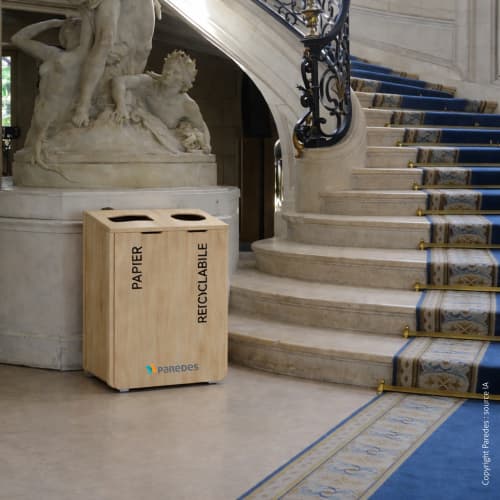 Poubelle tri sélectif Distribel pour déchets papier et recyclables bois avec séparateur siglé Paredes 70L