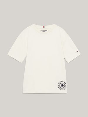 Camiseta com o logotipo do brasão da Varsity TH