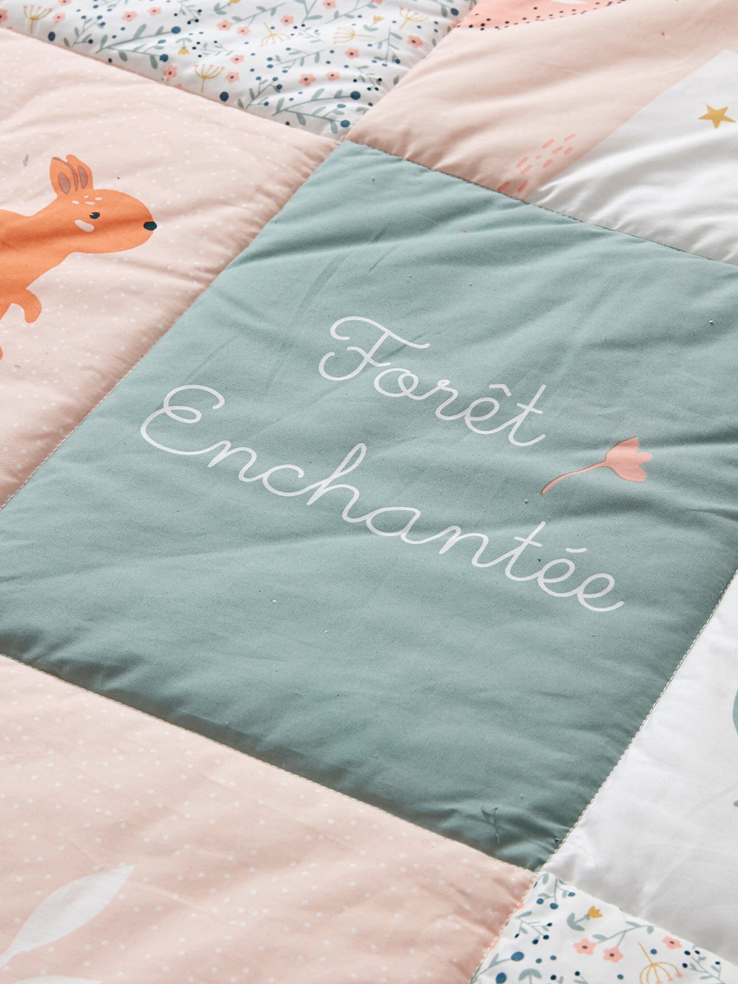 Vertbaudet Baby Spieldecke MÄRCHENWALD, Patchwork-Design mehrfarbig