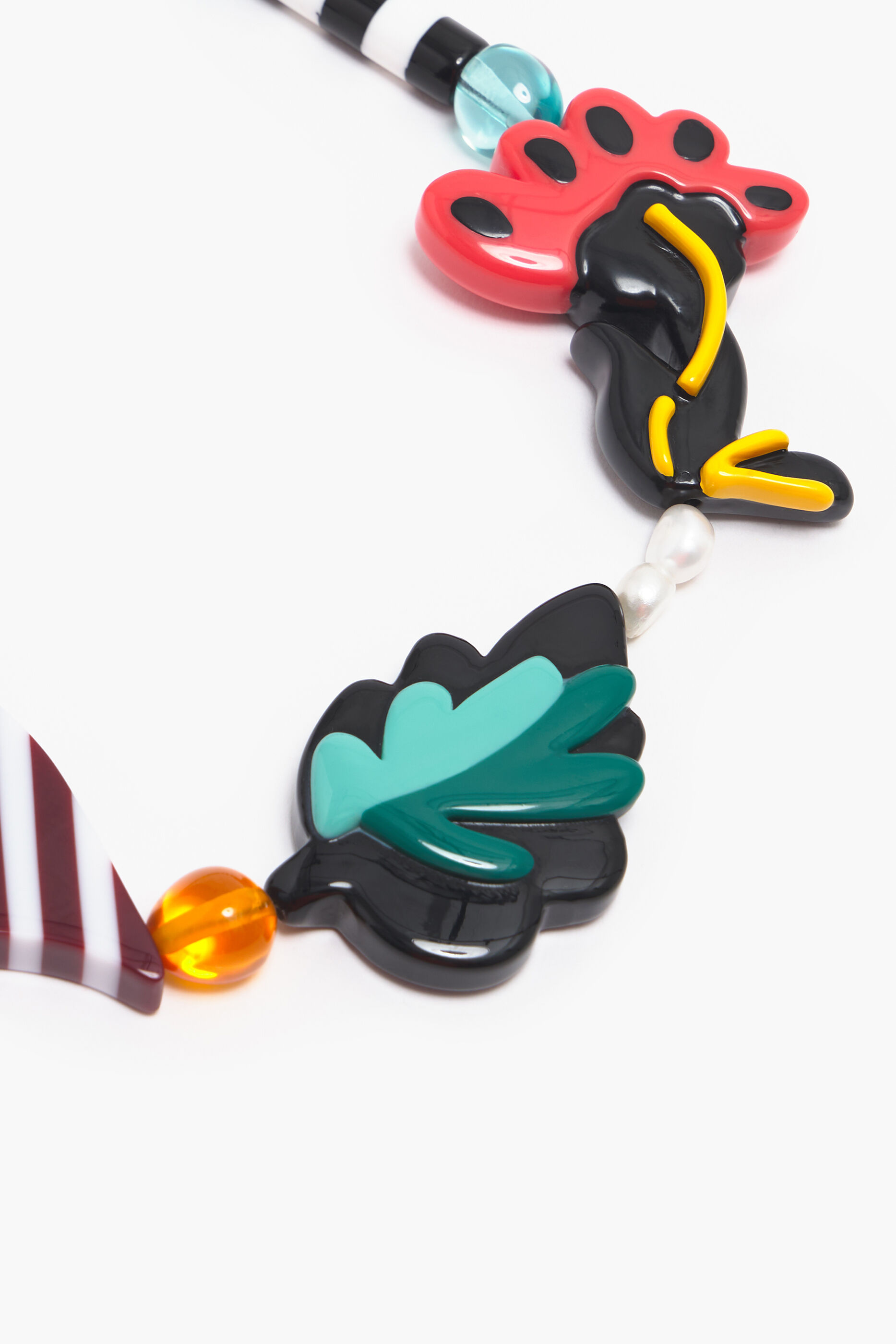 Colar de resina com flores multicoloridas