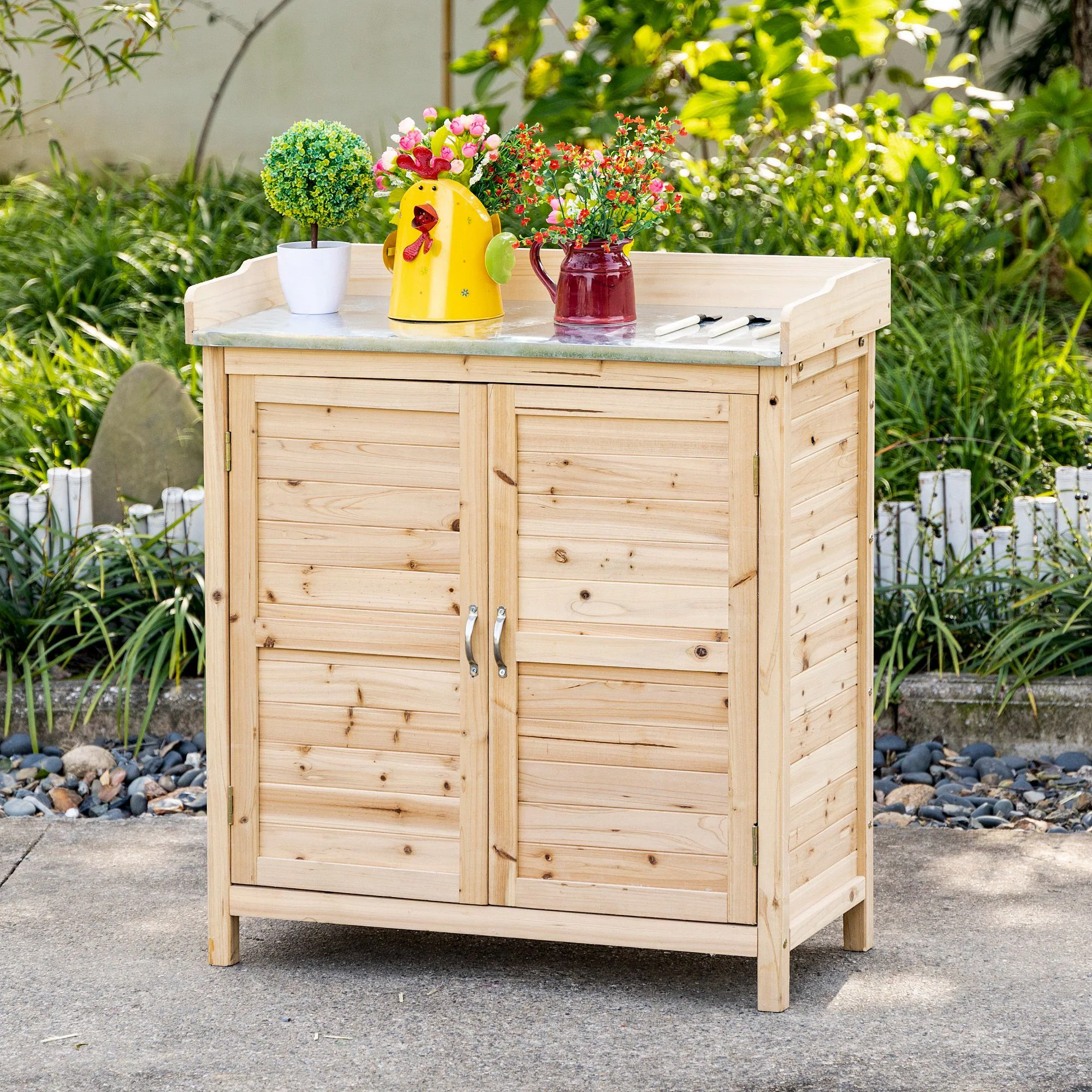 Outsunny Gartenschrank mit verzinkten Griffen und erhöhtem Rand natur 83B x 40T x 92H cm
