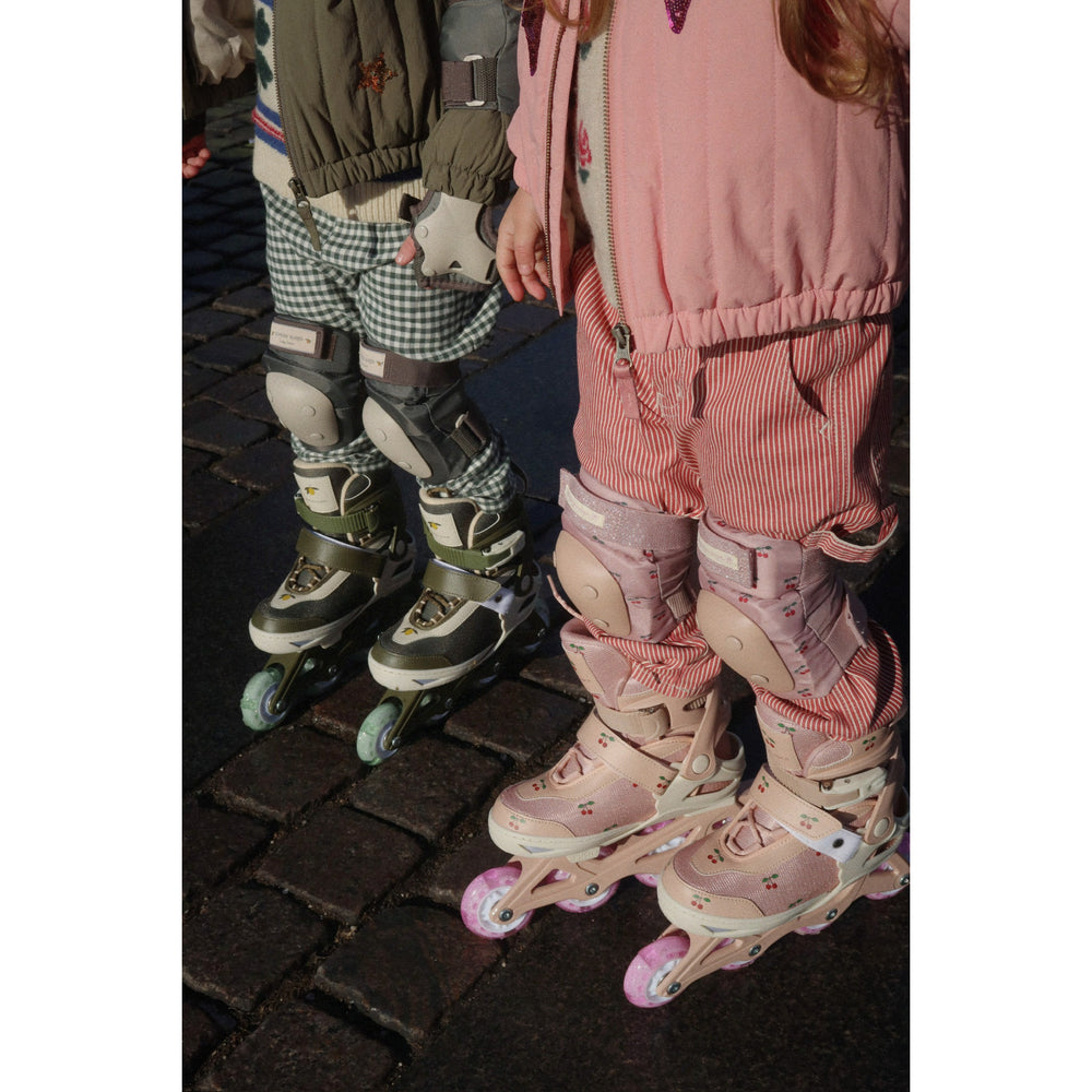 Køb Konges Sløjd Cherry Blush Light Up Roller Skates