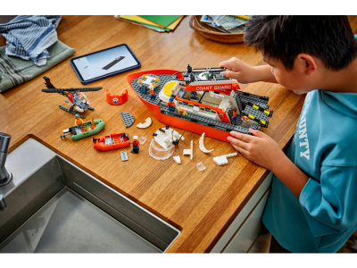 LEGO Kustwacht reddingsboot met helikopter (60504)