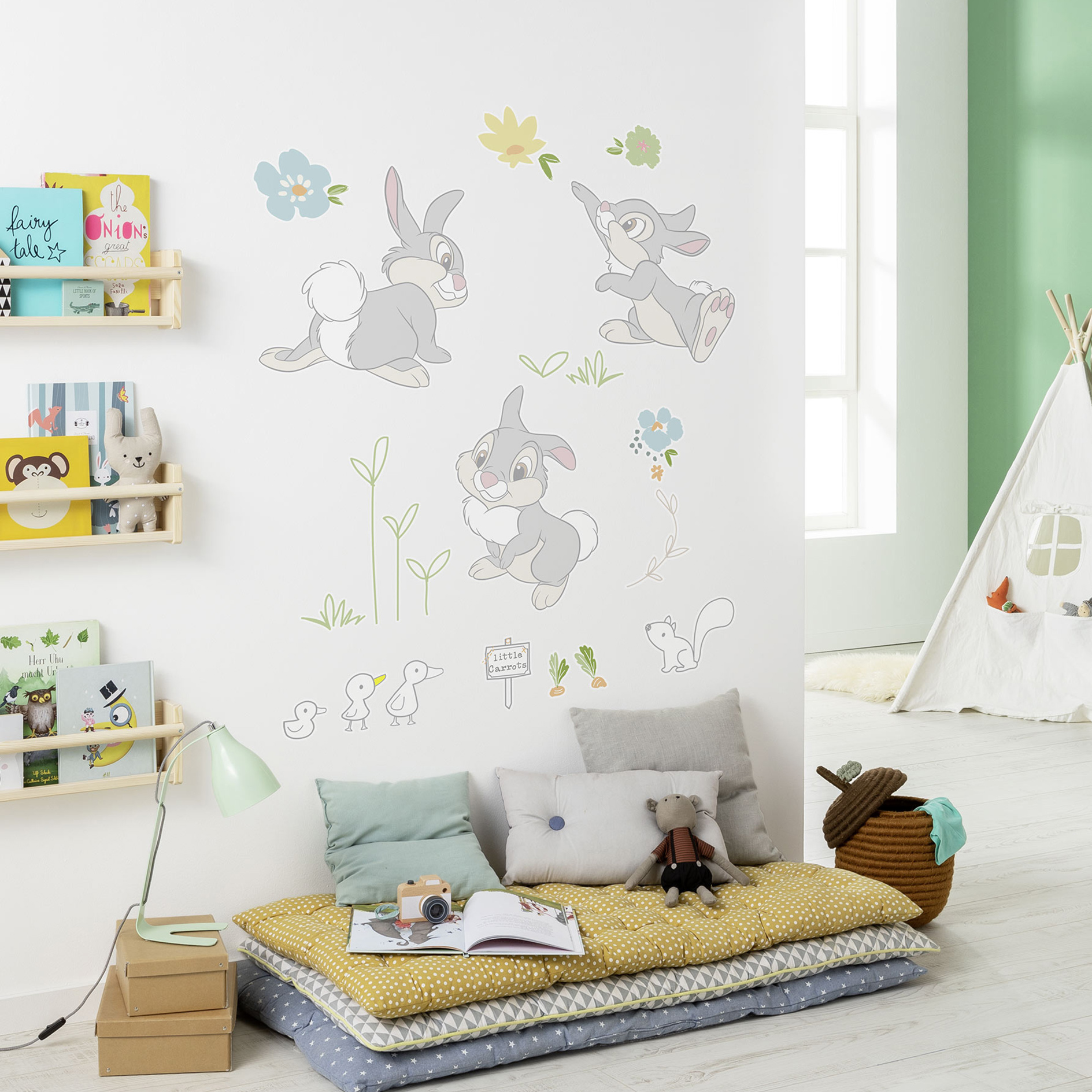 Wandtattoo THUMPER IN THE GARDEN - bunt - 50x70 cm