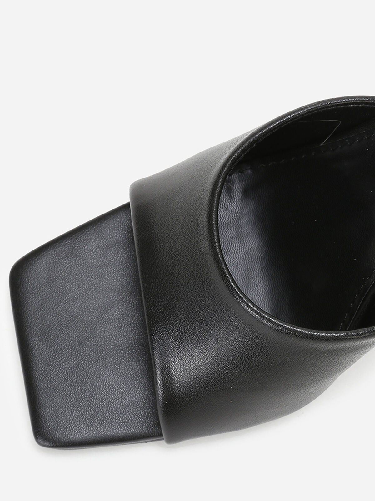 Mules à talon triangulaire- Noir