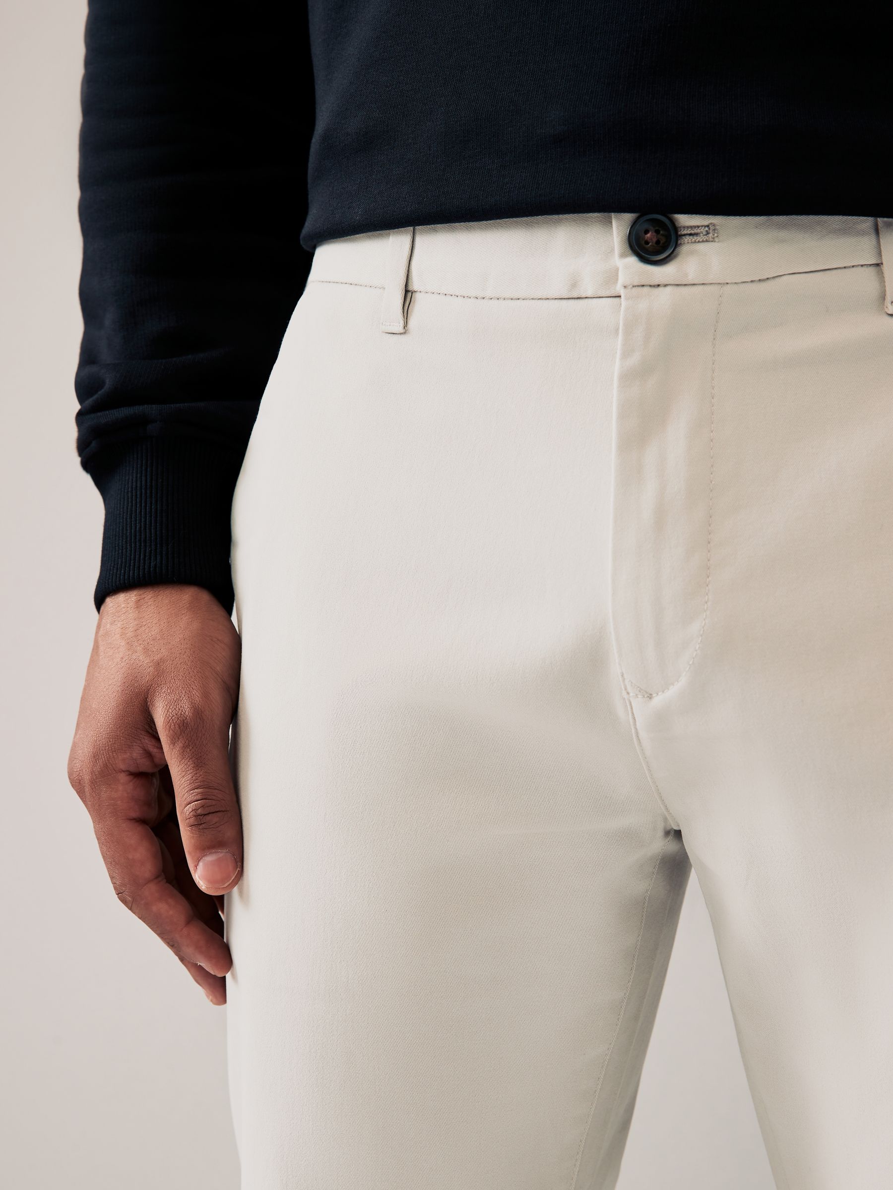 Kiezelkleurig licht - Straight fit - Stretchy chino