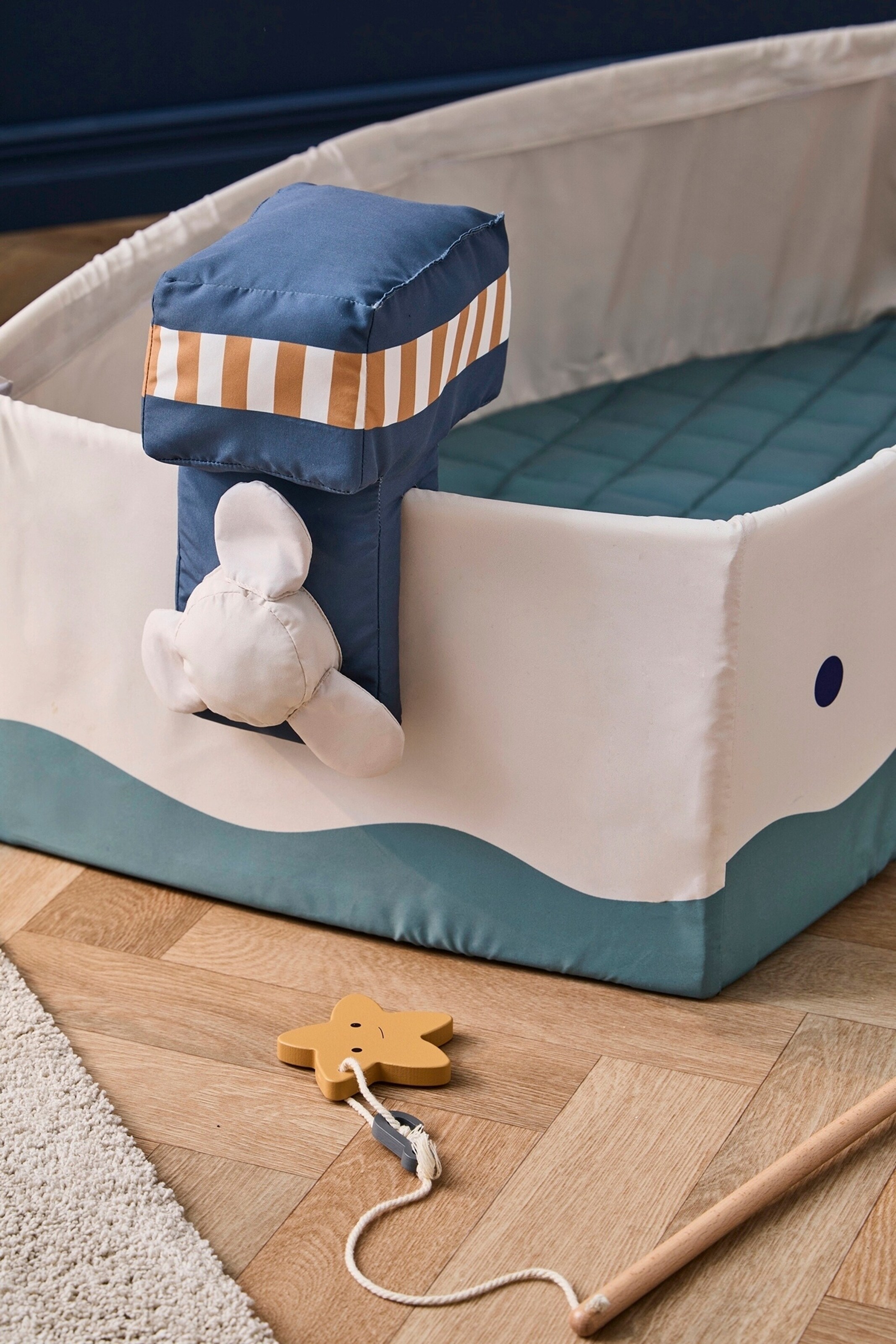 Kids Concept Fischerboot aus Stoff mit Angelset