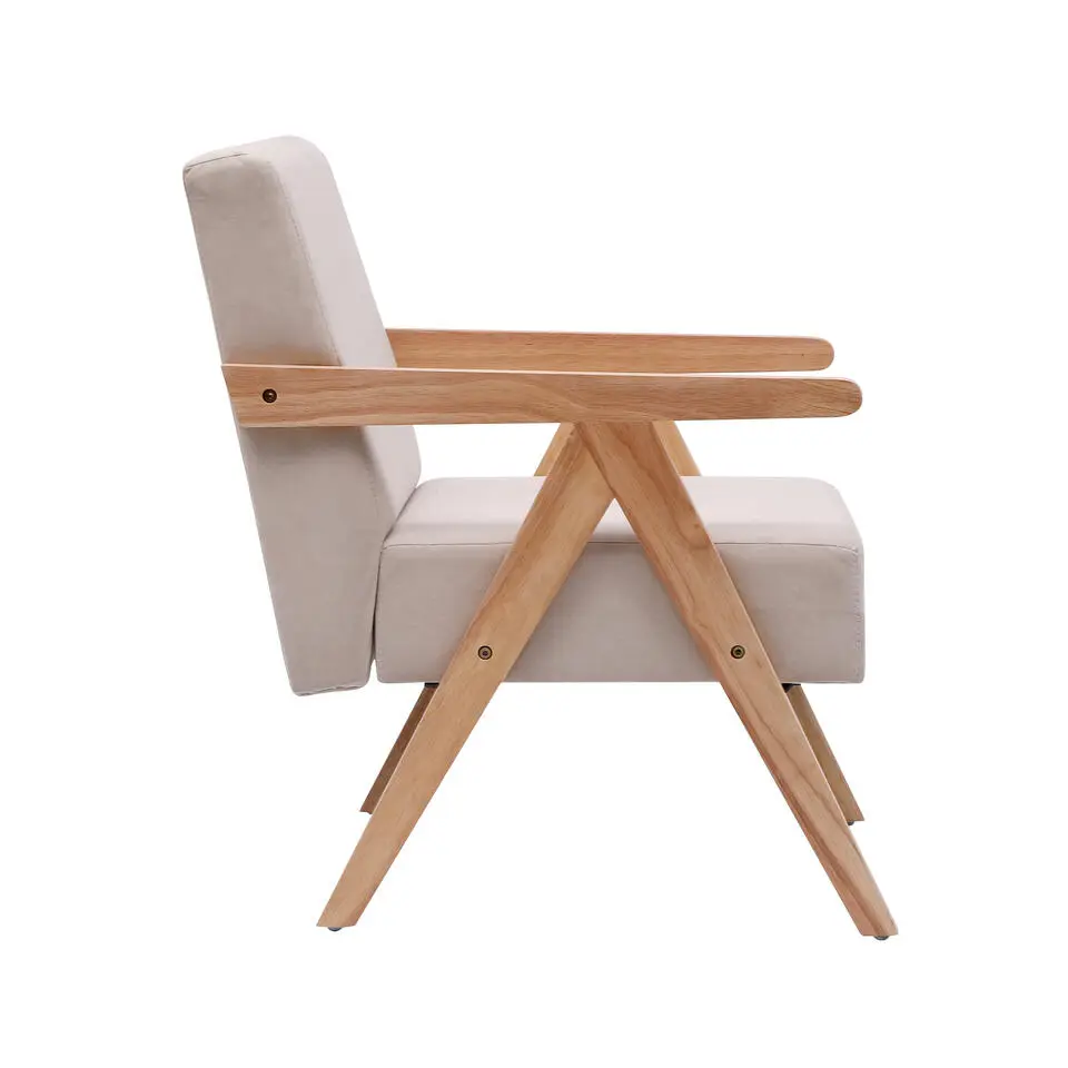 Fauteuil van massief hout en beige stof