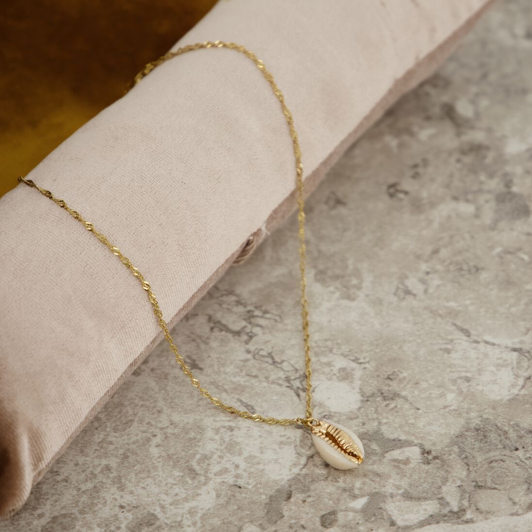 NOTRE-V gouden notre-v ketting ketting schelp