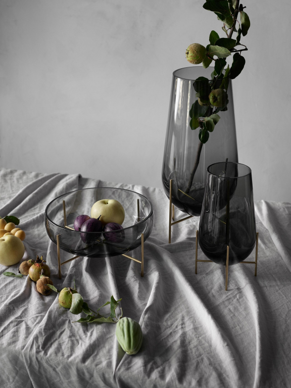 Audo Copenhagen Échasse fruitschaal large Ø29,5 Smoke / Brushed Brass