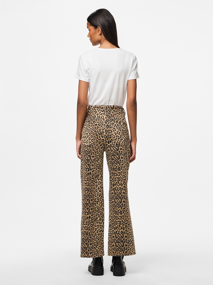 PEÇAS<br>Calça jeans reta de cintura alta com estampa de leopardo