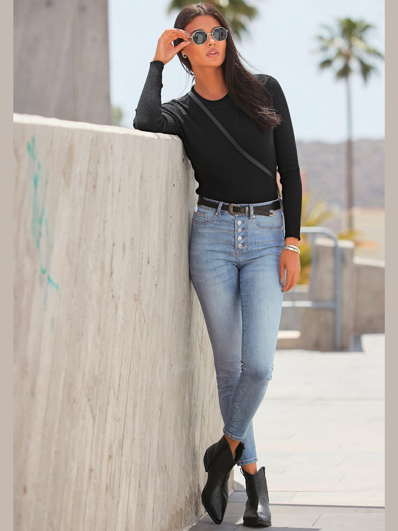 Jean taille haute coupe étroite