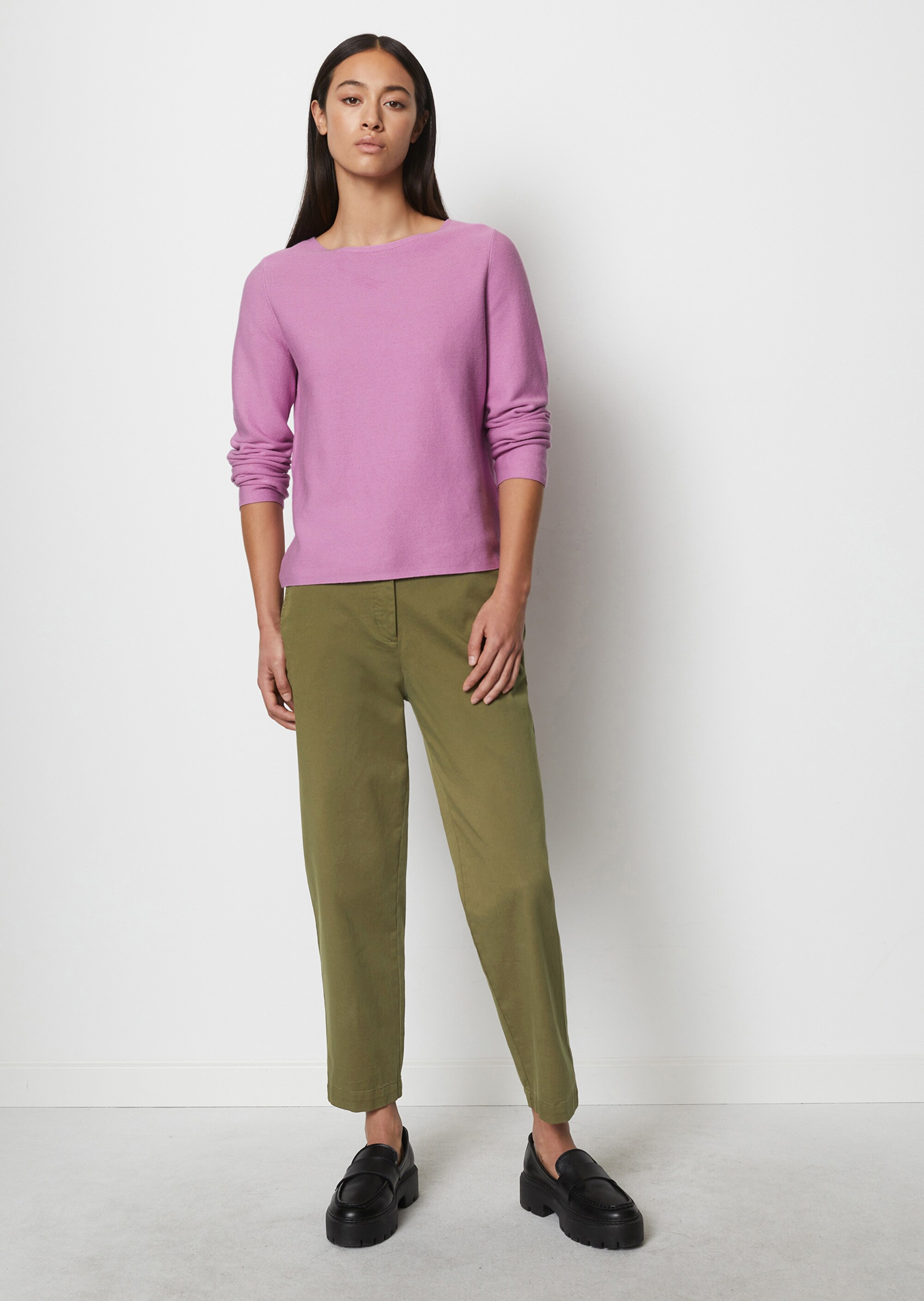 Rundhals-Strickpullover regularmit feinen linken Maschen