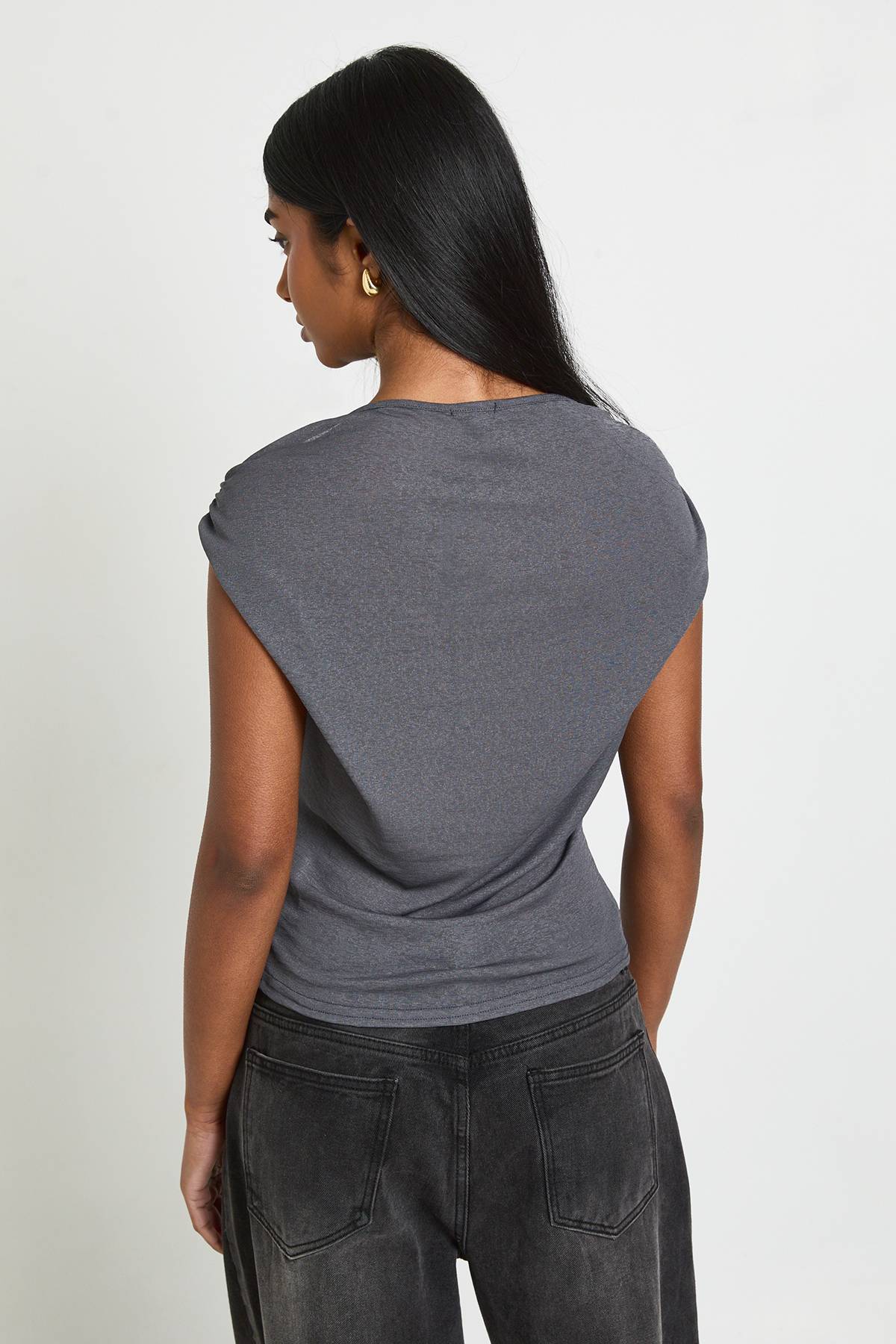 boohoo Haut Sans Manches Transparent À Encolure Drapée