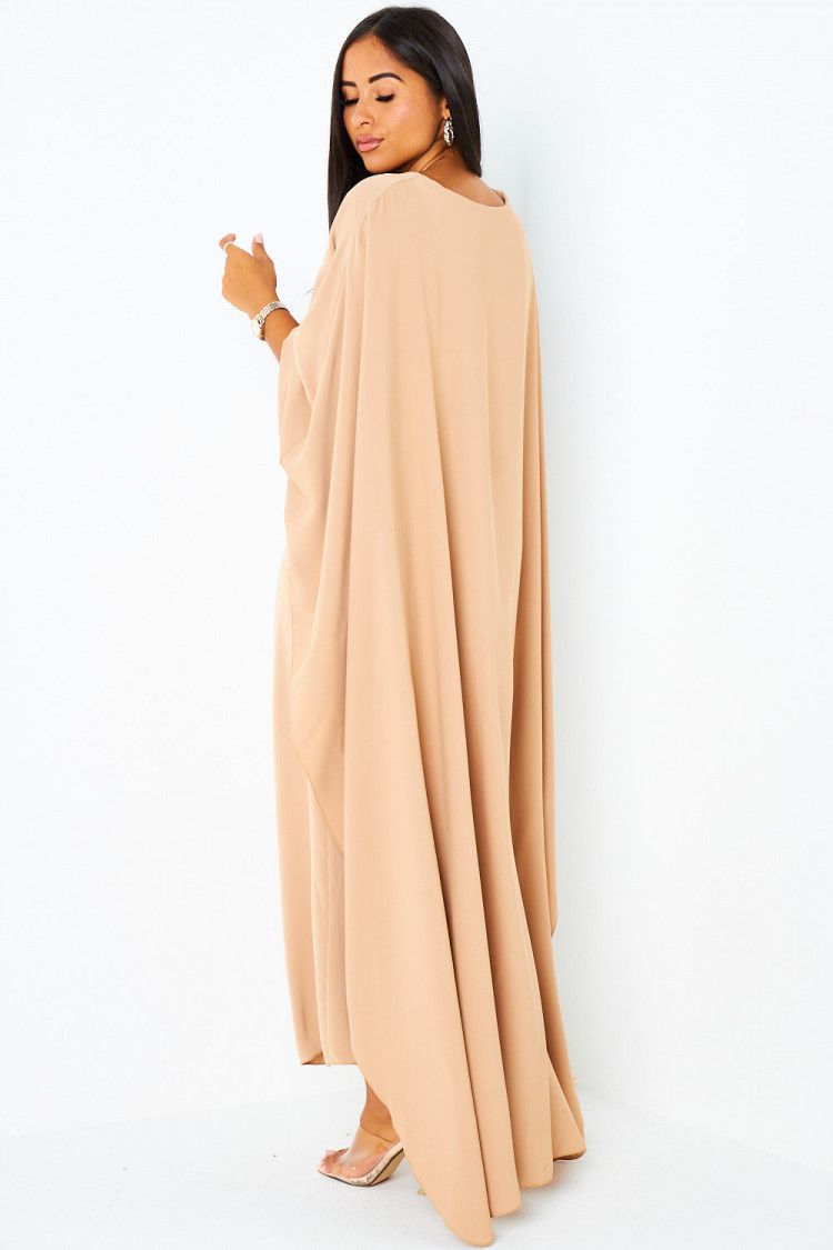 Robe camel ceinturée à empiècement cape