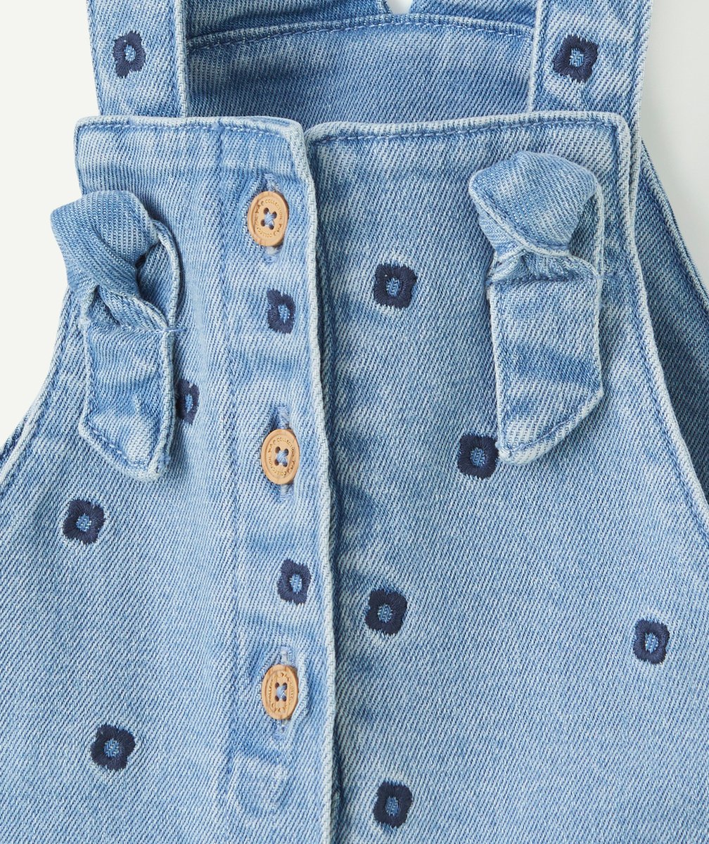 SALOPETTE BÉBÉ FILLE EN DENIM LOW IMPACT AVEC BRODERIES FLEURS