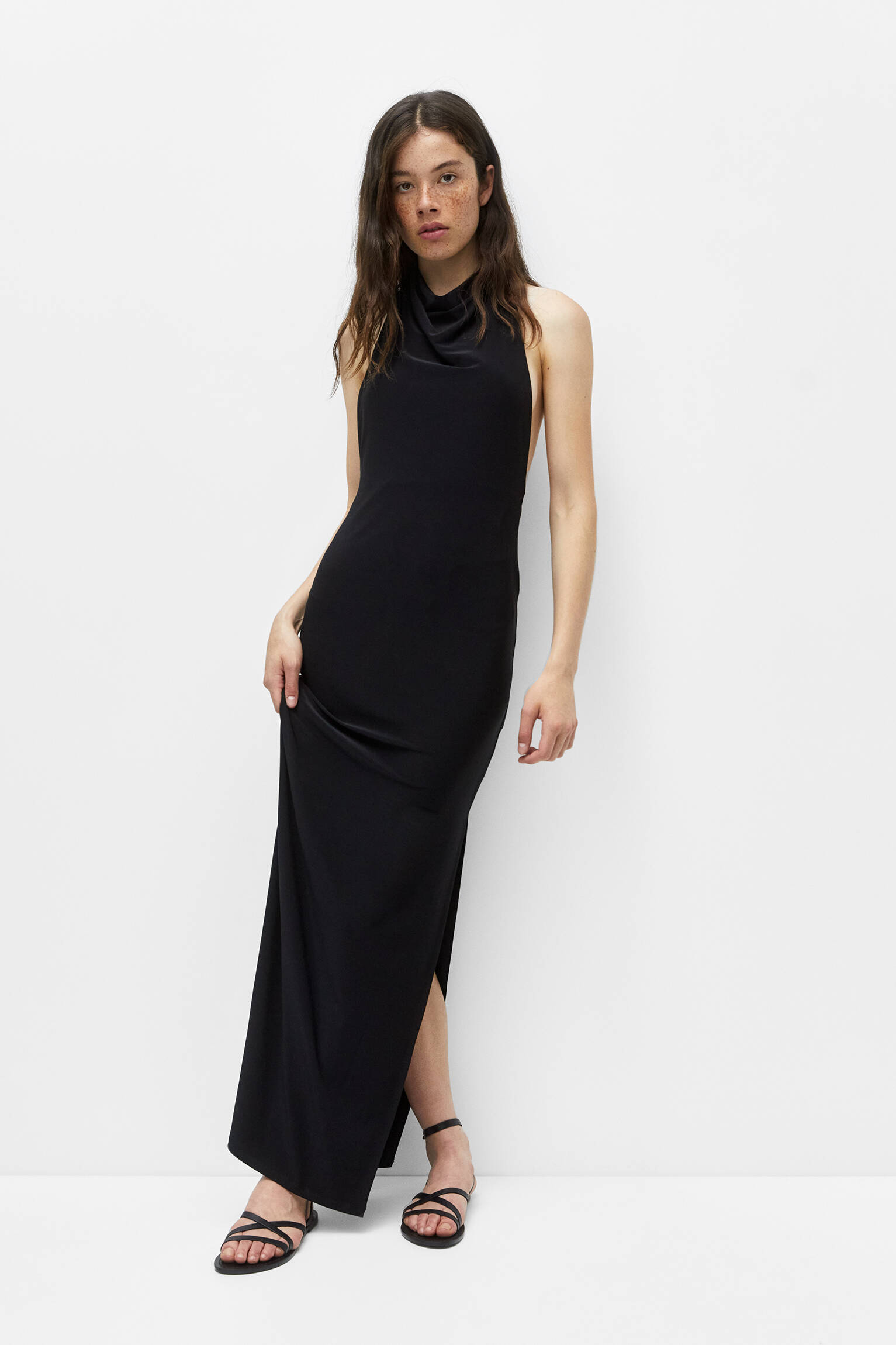 VESTIDO LONGO COM DECOTE HALTER - PRETO