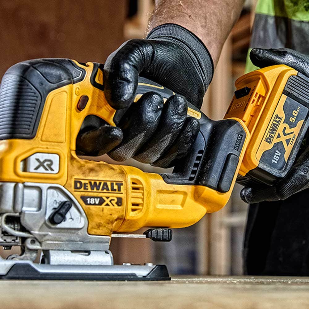 Serra Tico-Tico DEWALT 18V sem Escova com Alça Superior - Modelo DCS334N-XJ