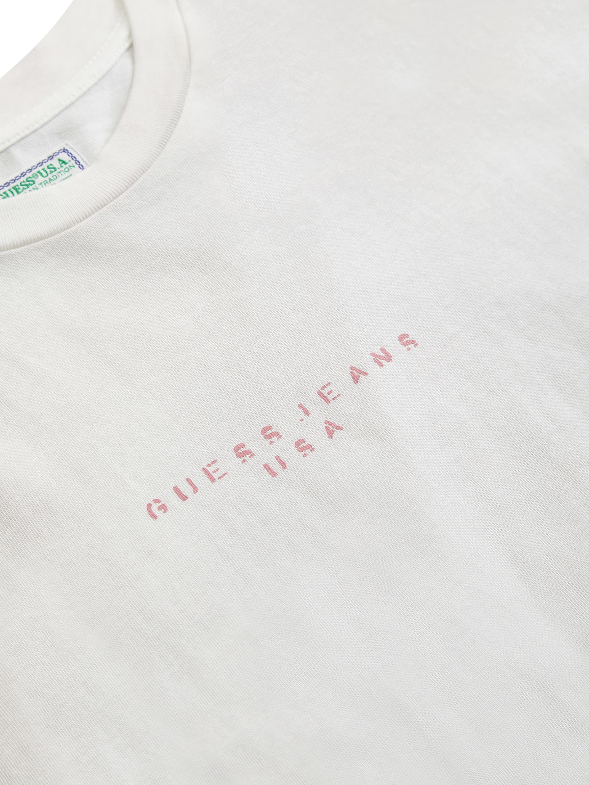 camiseta com logo desgastado