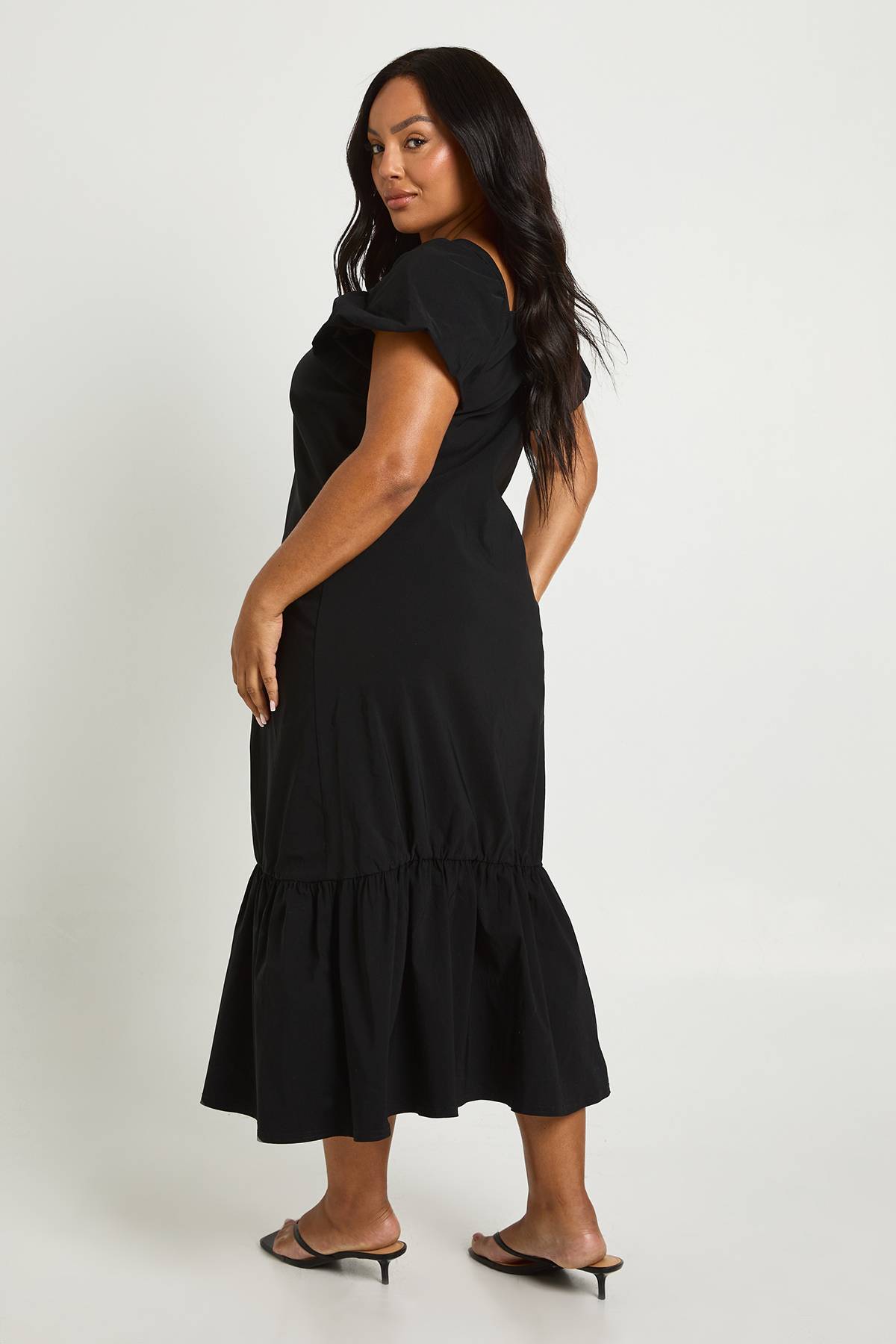 boohoo Robe midaxi à fronces avec manches bouffantes et ourlet tombé