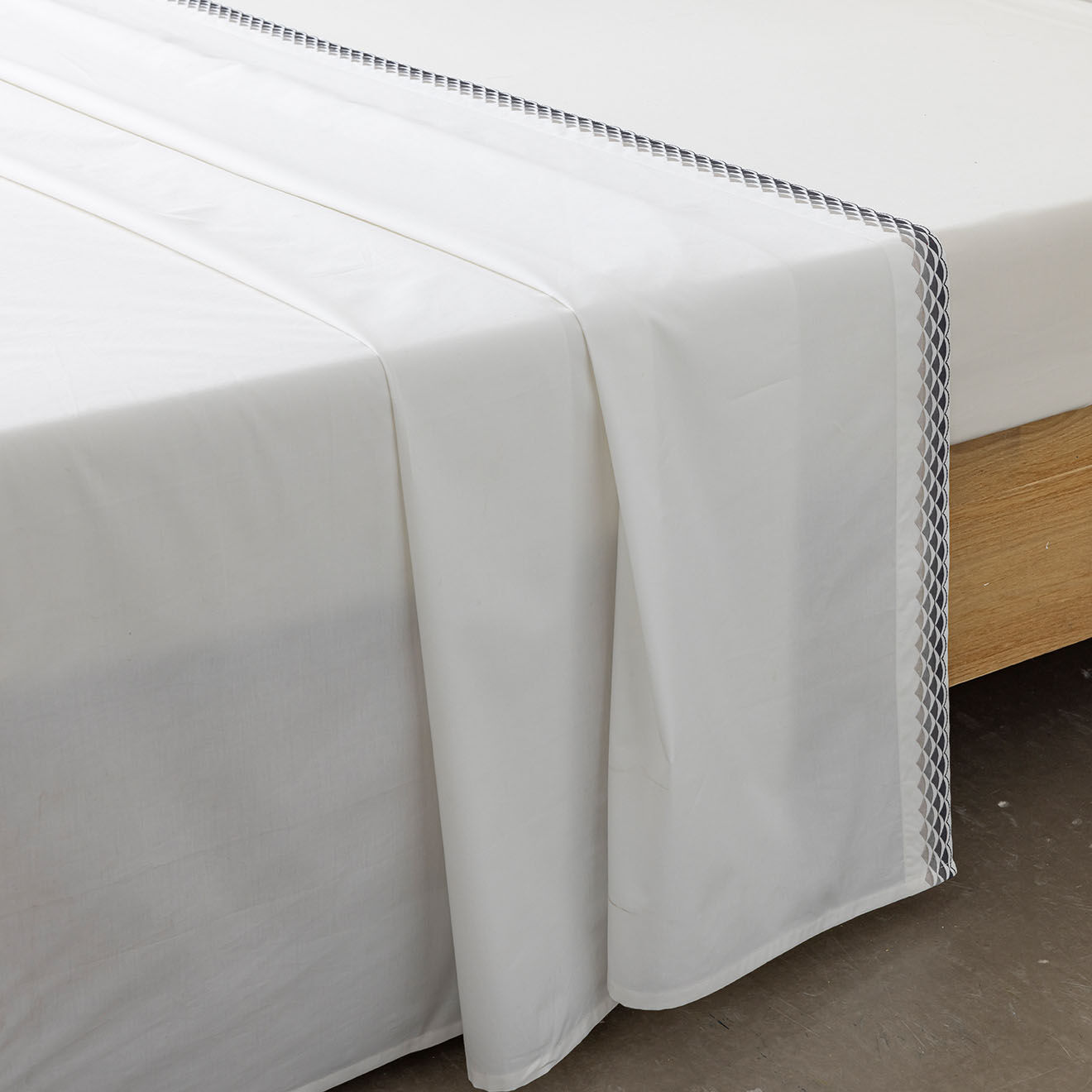 Perle de Coton Drap plat en Percale de Coton Alcott blanc/gris