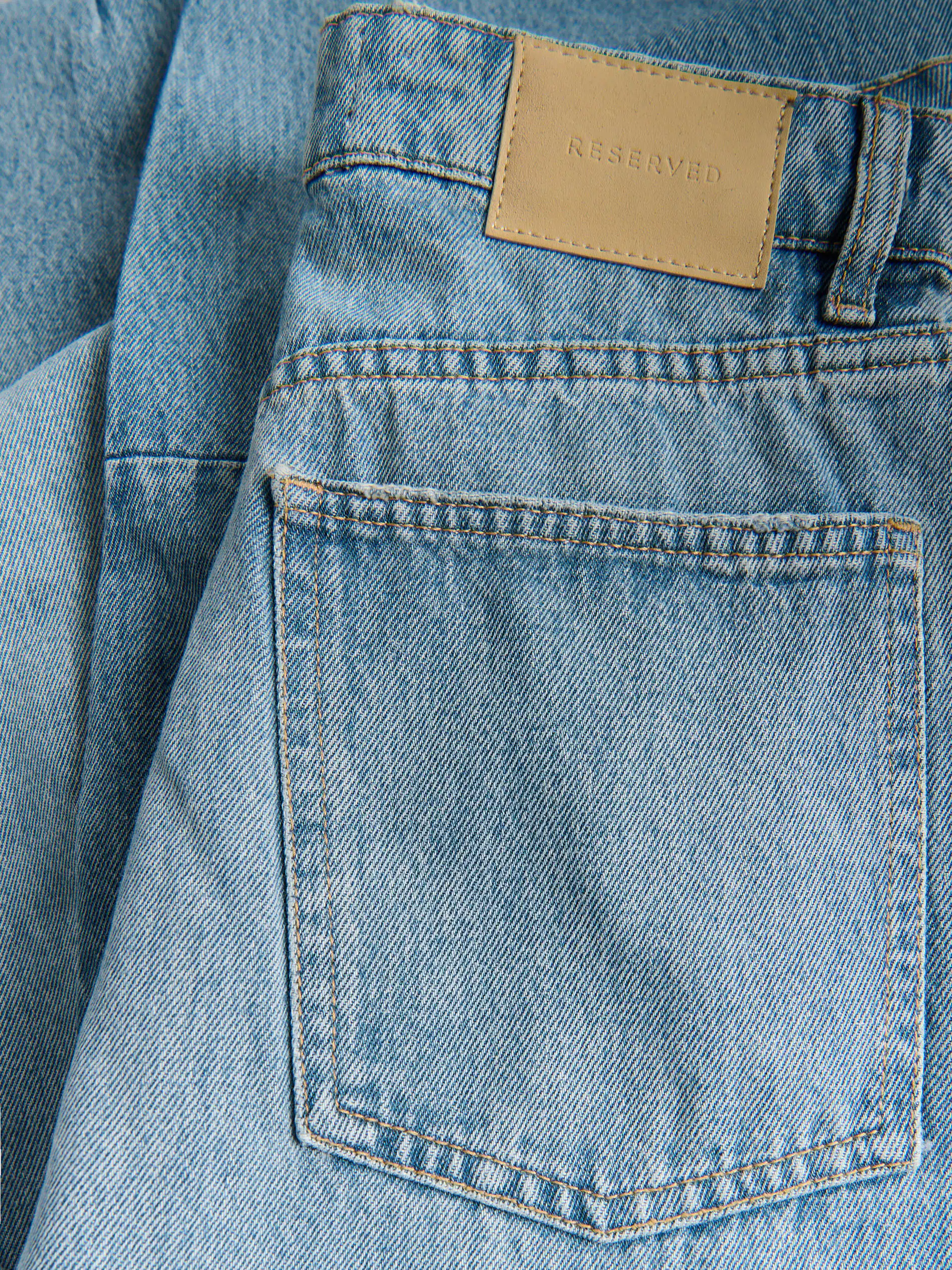 Barrel-Leg-Jeans