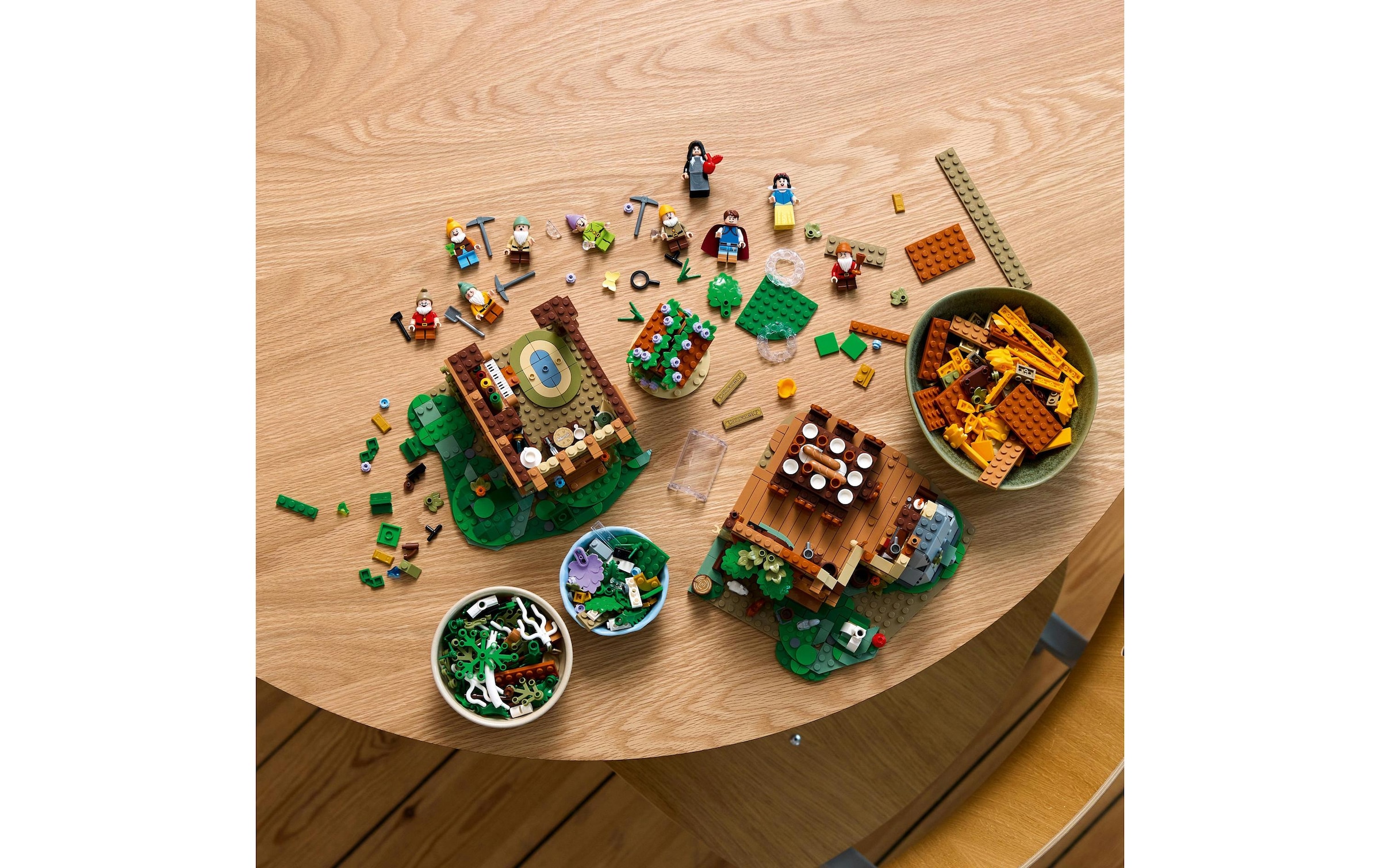LEGO® Konstruktionsspielsteine »Disney Die Hütte von Schneewittchen 43242«