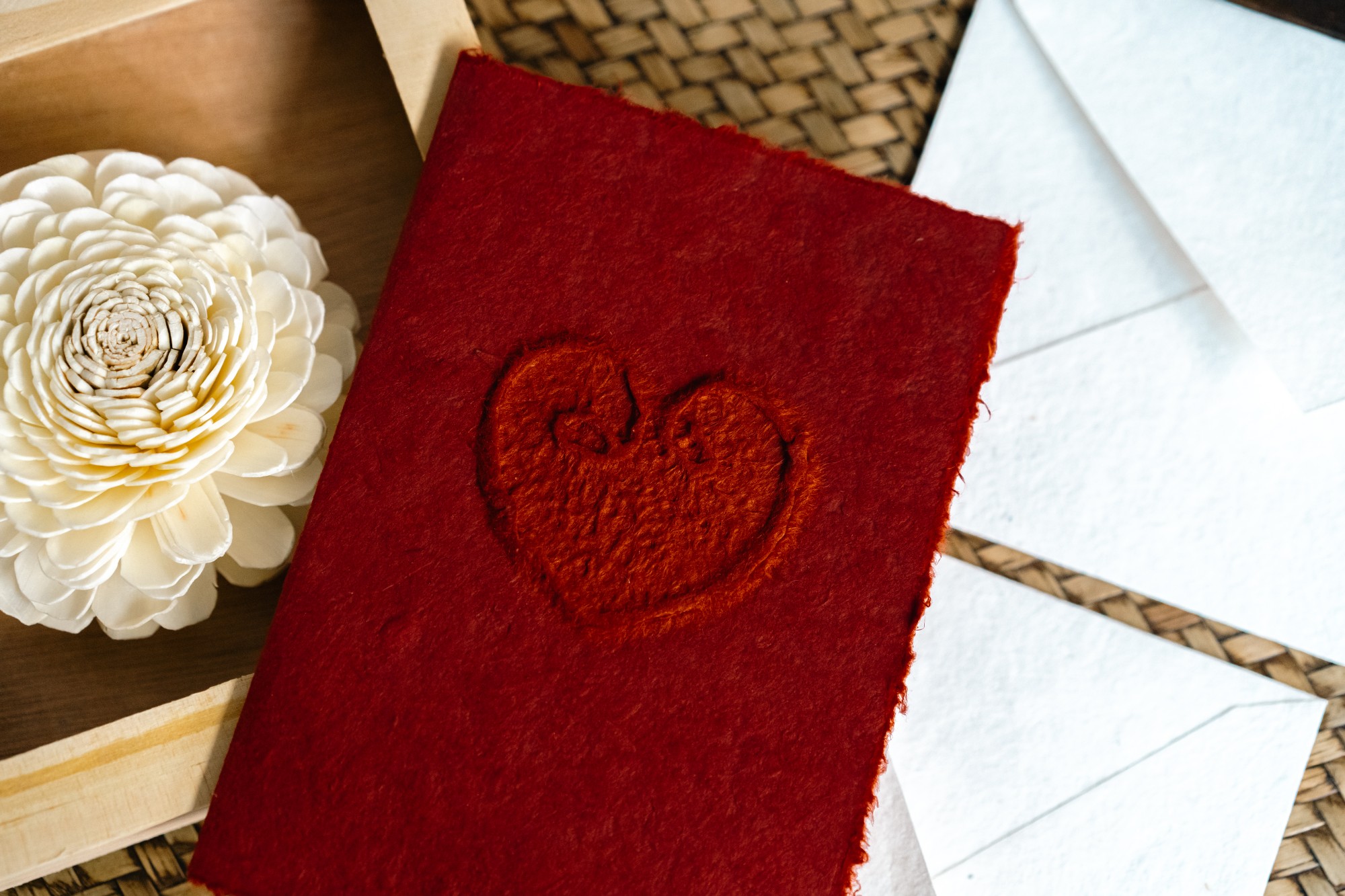 Grußkarte 'Red Heart', rot, B 12 cm, H 17cm günstig bestellen