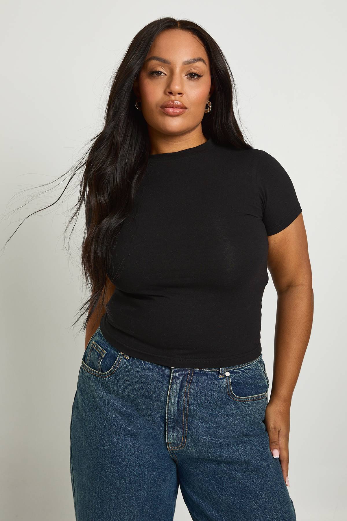 boohoo Haut Ajusté Long À Manches Courtes Grande Taille Basique