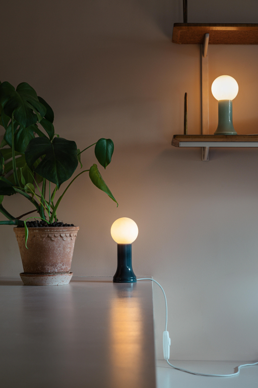 Tala LED Shore tafellamp Smoke Grey