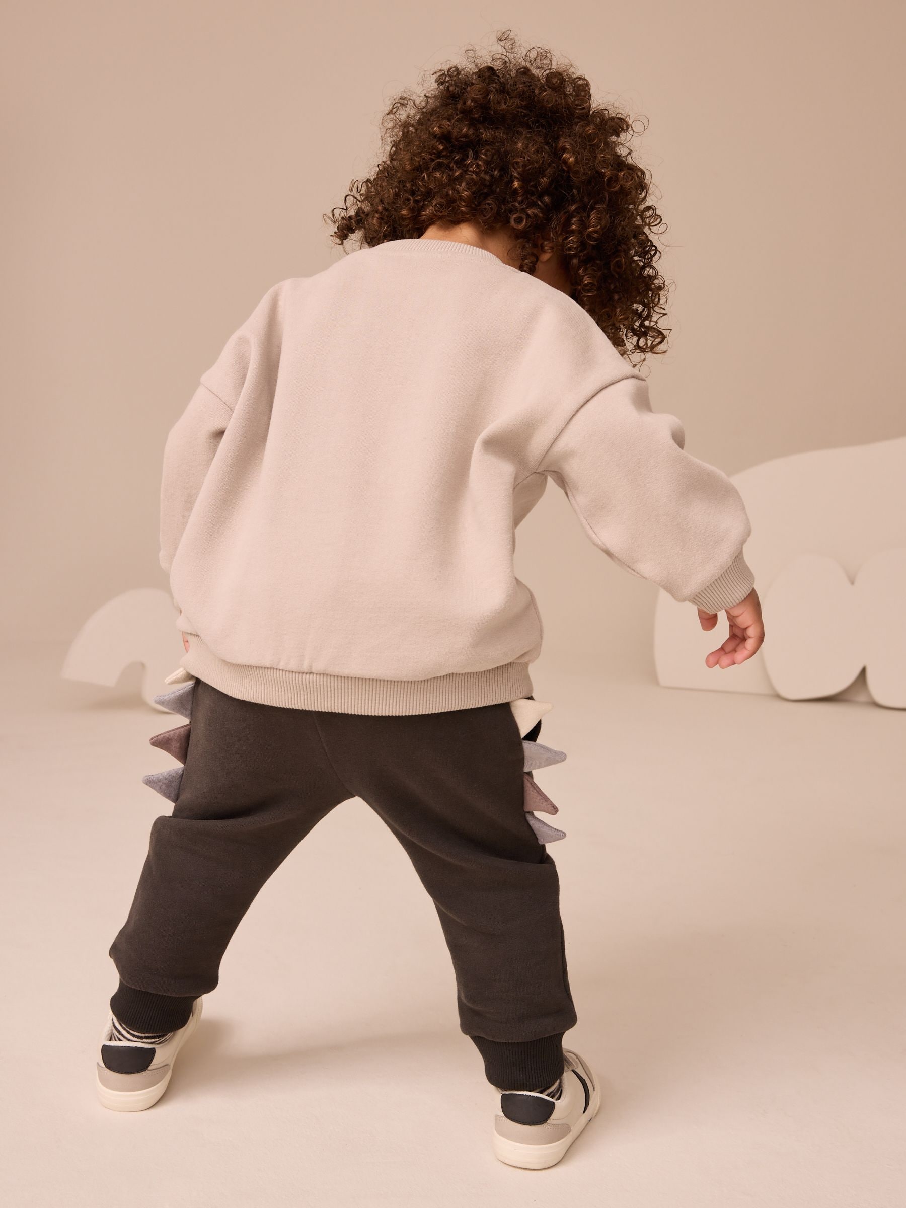 Grey and Charcoal Dinosaur Spike - Set met sweatshirt en joggingbroek (3mnd -7jr)