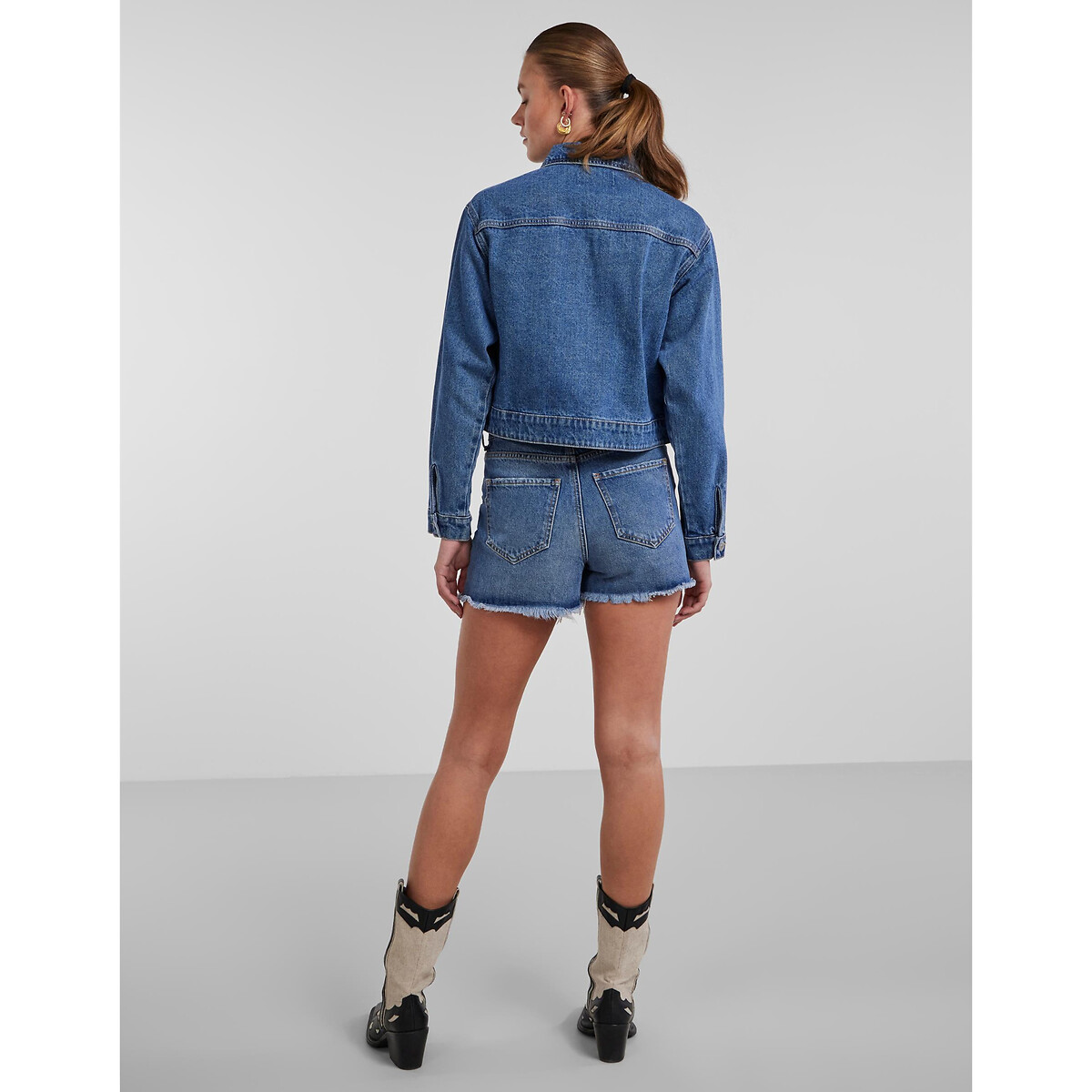 PEÇAS<br>Shorts jeans