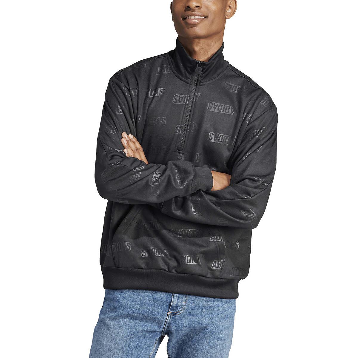 ADIDAS ROUPAS ESPORTIVAS<br>Suéter com gola alta e zíper, marca amada