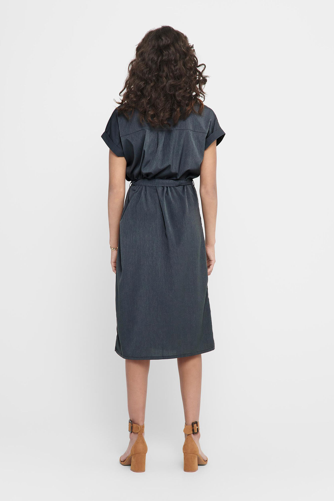 Vestido midi estilo camisa