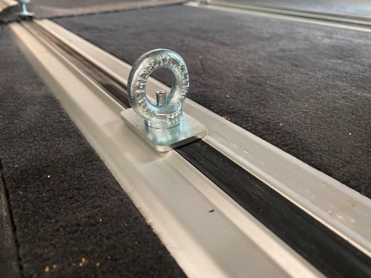 easygoinc Ringöse für VW Sitzschienen für VW T6.1 / T6 / T5 California und Multivan