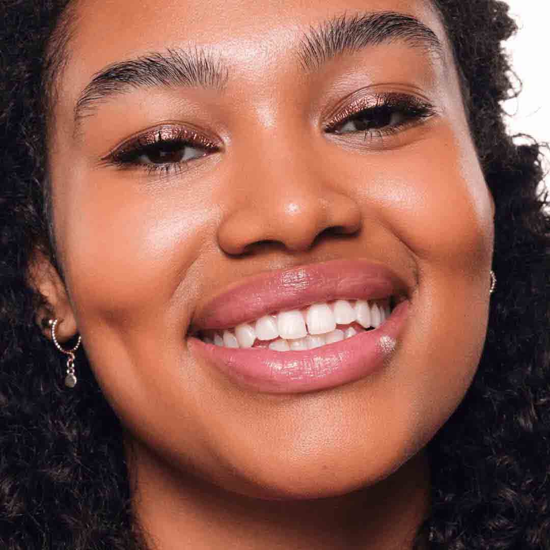 ESSENCE  COLOR it! Eyeliner Líquido Metálico