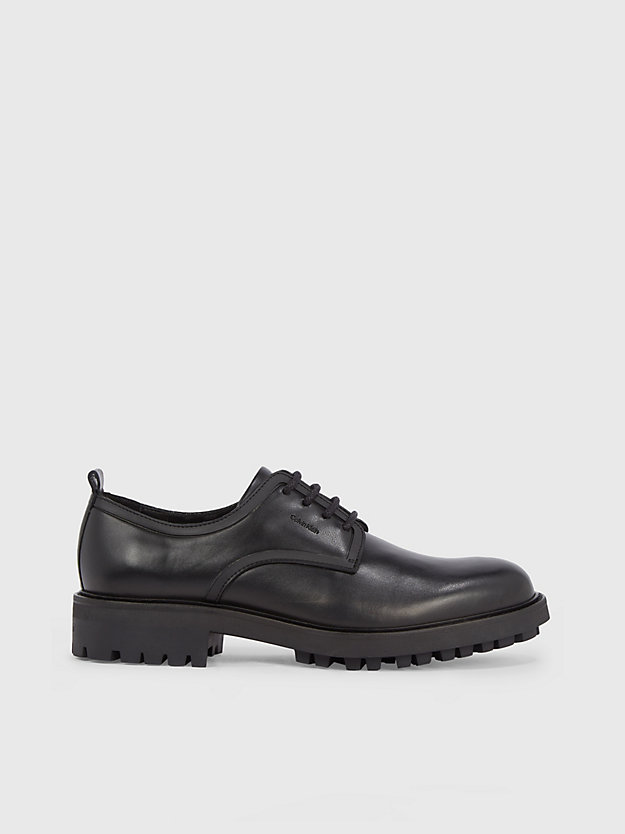 Sapatos de couro com cadarço