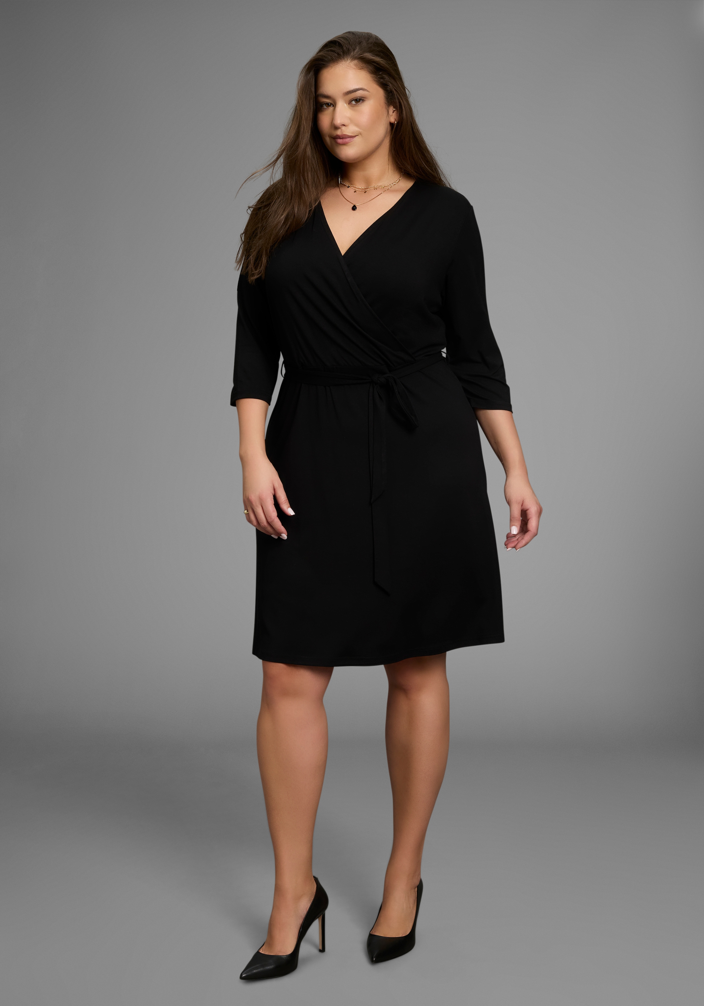 Laura Scott CURVE Jerseykleid mit femininer Wickeloptik und tiefem V-Ausschnitt - GROSSE GRÖSSE
