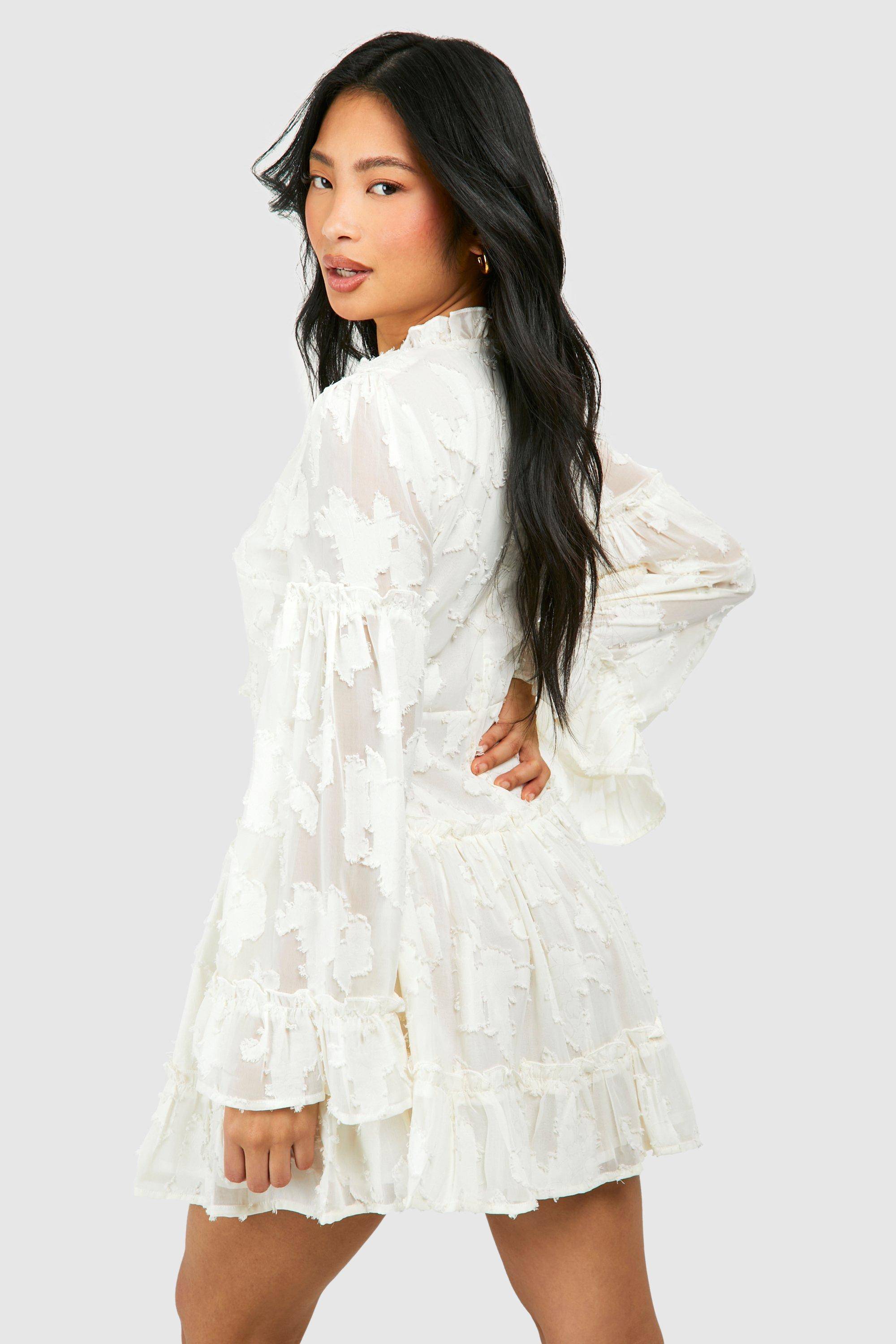 boohoo Petite Robe Mini en Burnout à Volants