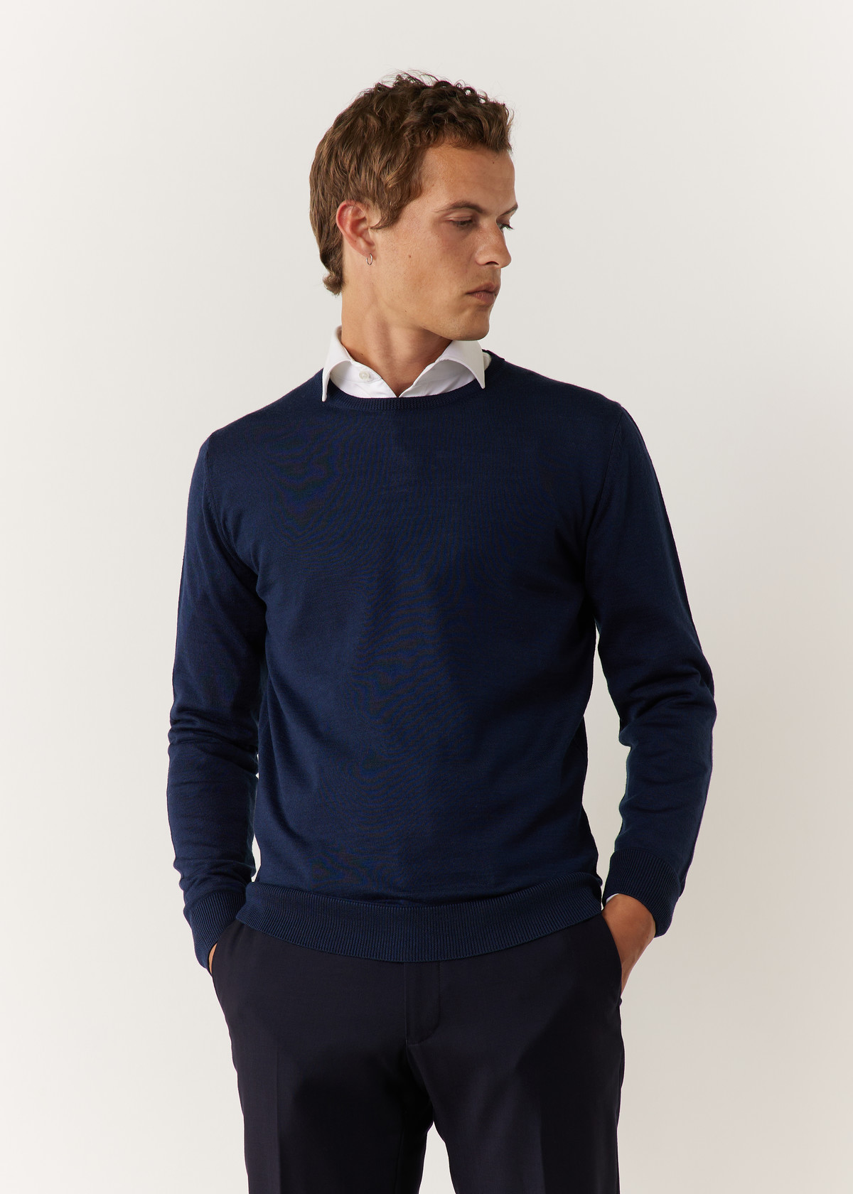 Pull col rond en laine Mérinos mélangée unie bleu indigo
