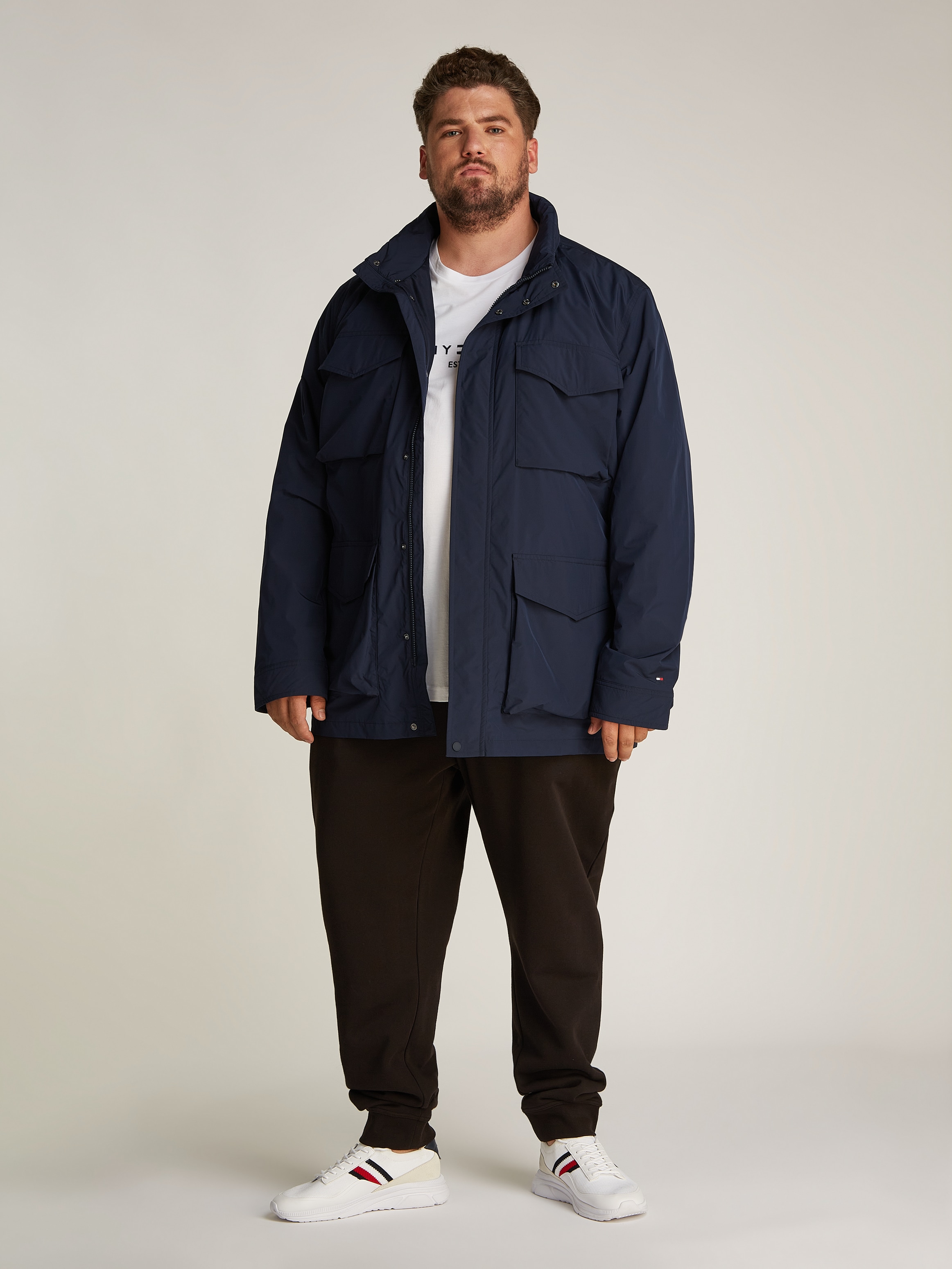 Tommy Hilfiger Big & Tall Allwetterjacke »BT-LW PACKABLE FIELD JACKET-B« in Grossen Grössen, Logostickerei