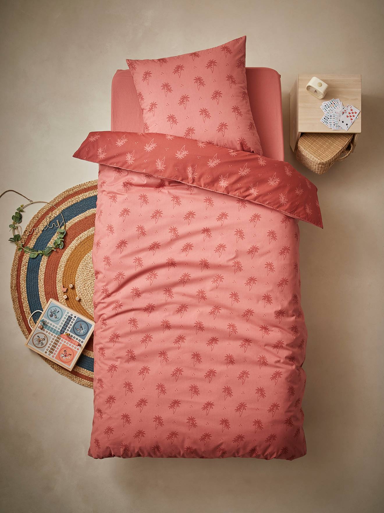 Conjunto infantil de capa de edredom e fronha com estampa de palmeiras rosa médio