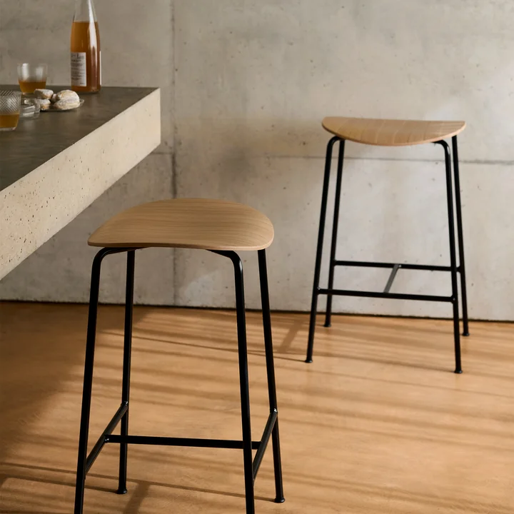 &Tradition - Pavilion AV37 Barhocker, H 68 cm, Eiche schwarz (Kunststoffgleiter)