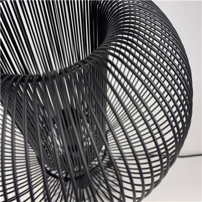 Lampe à poser en métal filaire