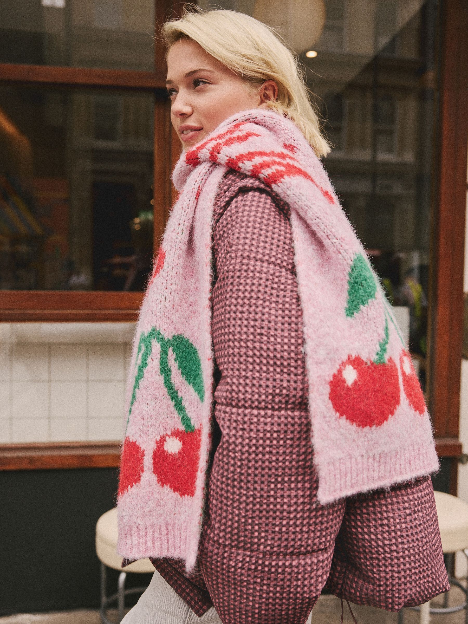 Roze - Cherry Slogan Knitted Heavyweight Scarf