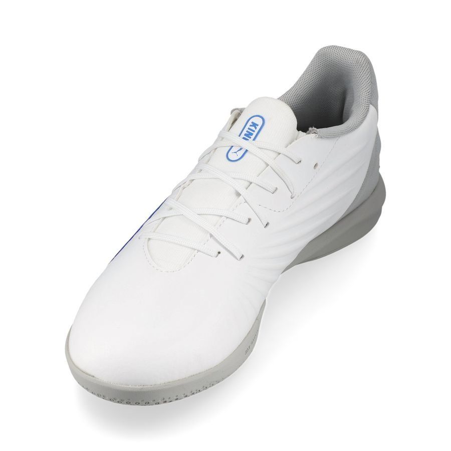 PUMA King Match IT Formula - Blanc/Bleu/Flat Light Gray Enfant