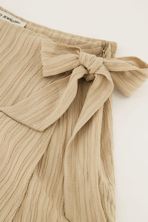 Beige crinkle skort met overslag