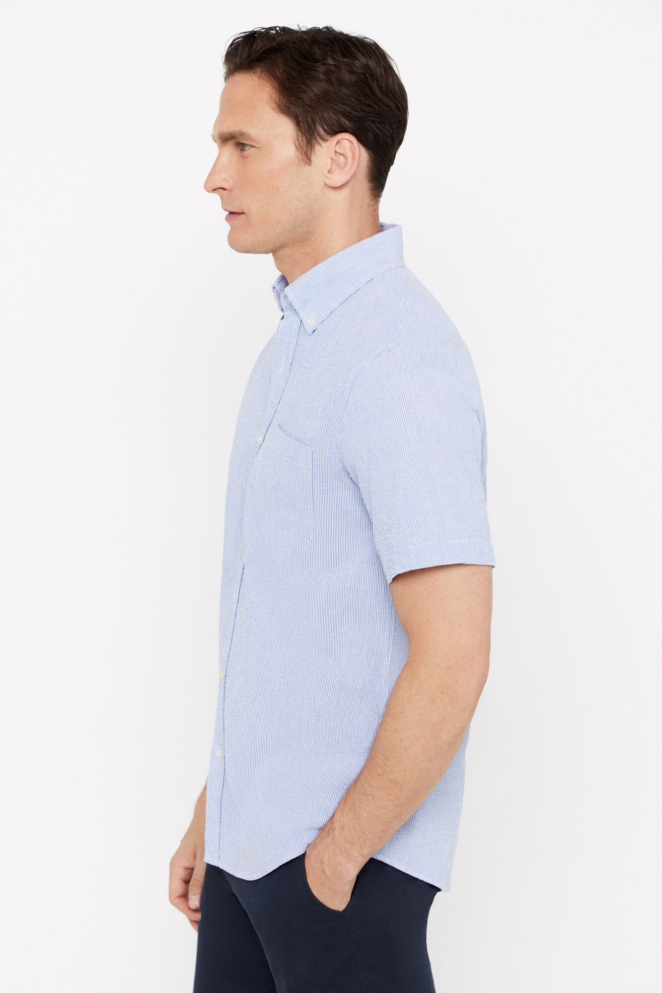 Camisa listrada de manga curta em tecido seersucker - Azul