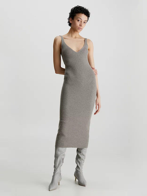 Vestido justo de lã canelada